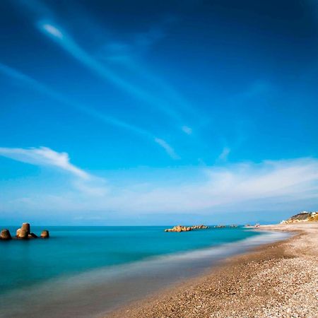 In Riva Al Mare B&B Capo dʼOrlando Dış mekan fotoğraf