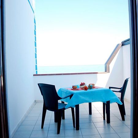 In Riva Al Mare B&B Capo dʼOrlando Dış mekan fotoğraf