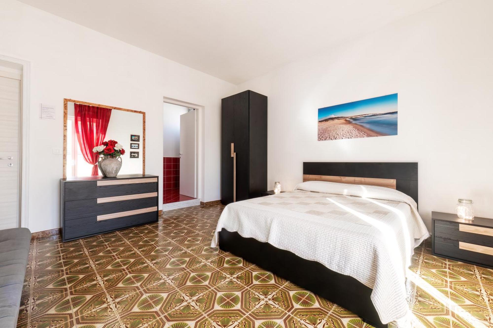 In Riva Al Mare B&B Capo dʼOrlando Dış mekan fotoğraf