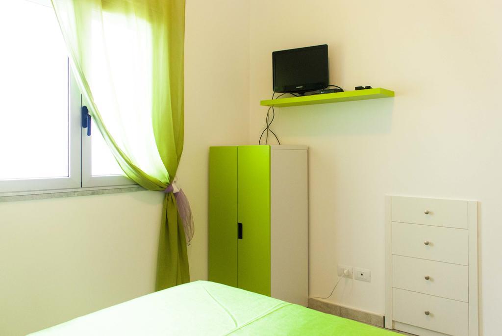In Riva Al Mare B&B Capo dʼOrlando Dış mekan fotoğraf