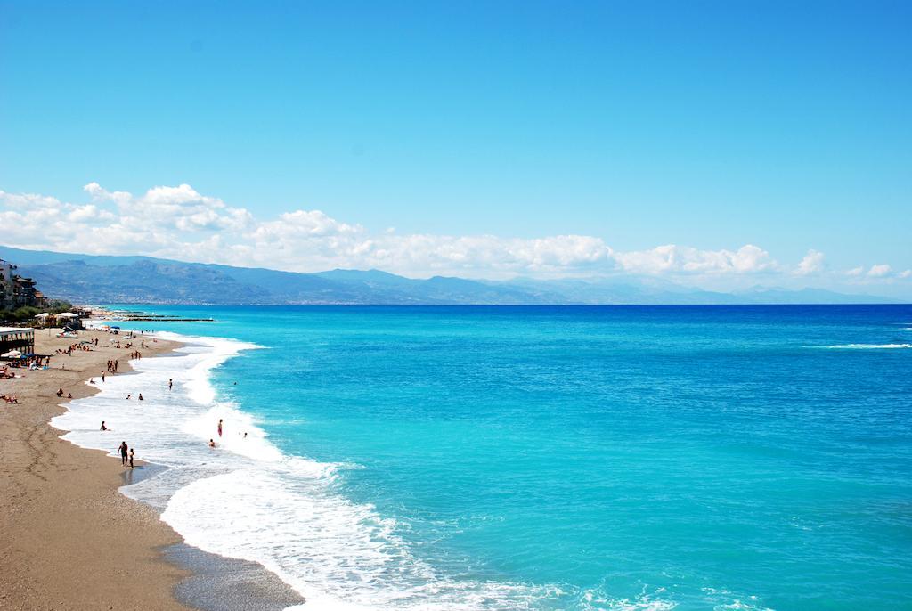 In Riva Al Mare B&B Capo dʼOrlando Dış mekan fotoğraf