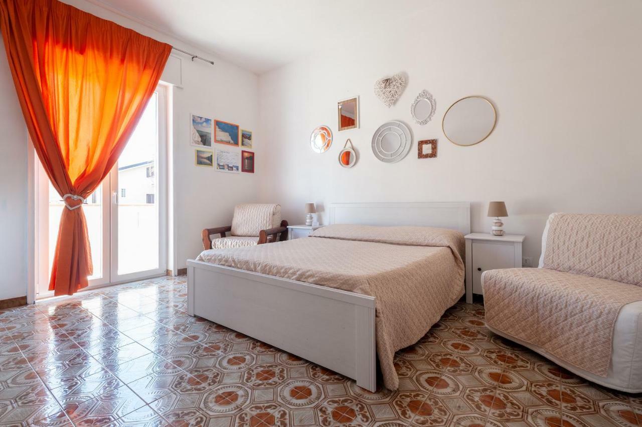 In Riva Al Mare B&B Capo dʼOrlando Dış mekan fotoğraf