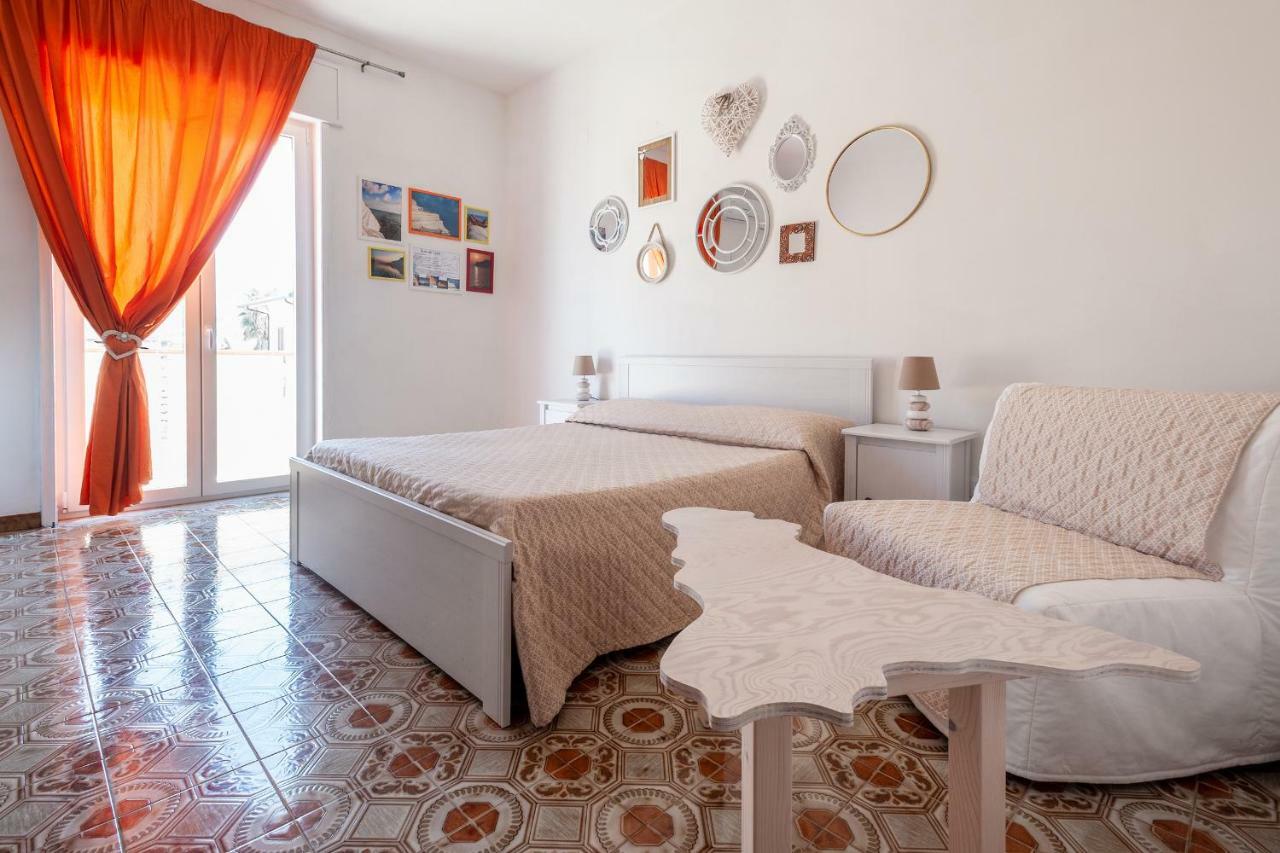 In Riva Al Mare B&B Capo dʼOrlando Dış mekan fotoğraf